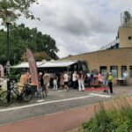 Koffiebus bij Kerk en School
